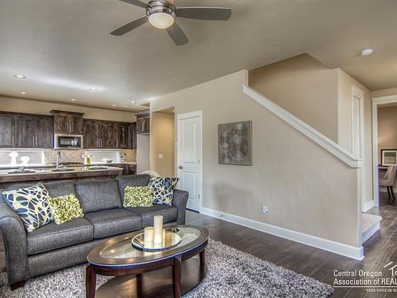 4th image of 60523 SE Hedgewood Ln