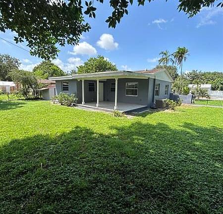 4th image of 1460 SW 29th St