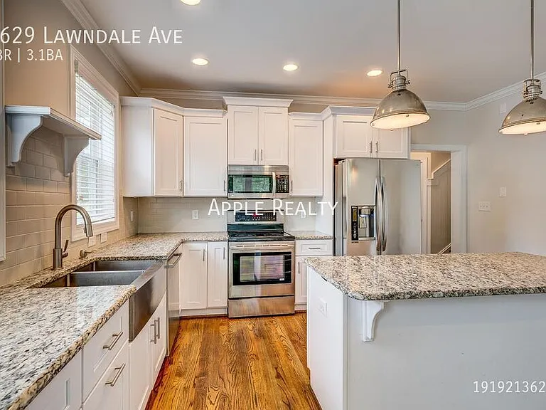 2629 Lawndale Ave — Photo 4