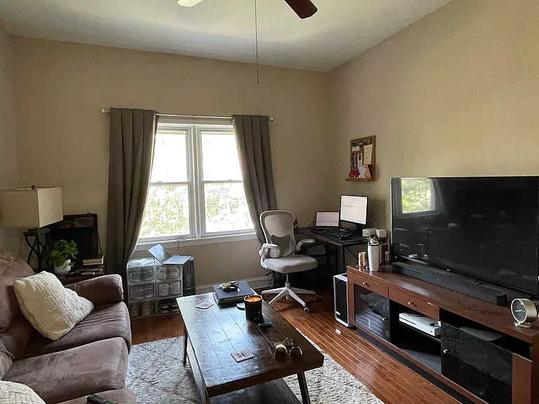 1233 W Oakdale Ave #2F — Photo 2