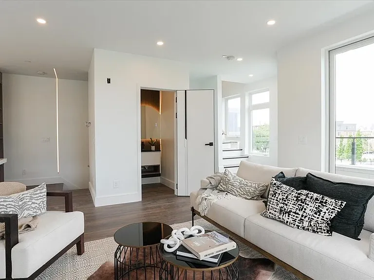 29 Woodford St #1 — Photo 3