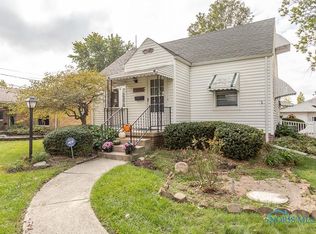 1034 Schmidlin Rd, Oregon, OH 43616