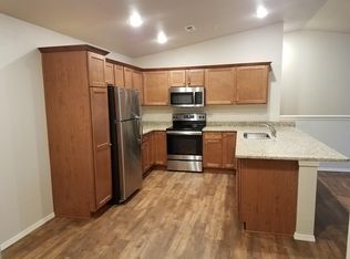 910 Liberty Ave APT 6, Hartford, WI 53027