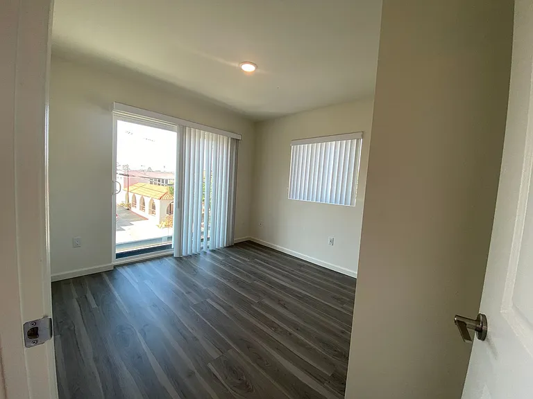 1704 Hornblend St — Photo 24