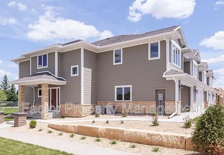 814 Pinnacle Path — Photo 1