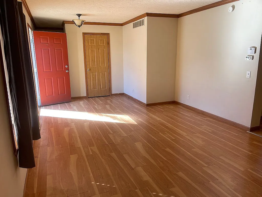 347 E Hayes Ave photo 1