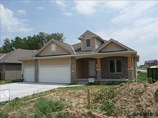 1st image of 917 N 184th St