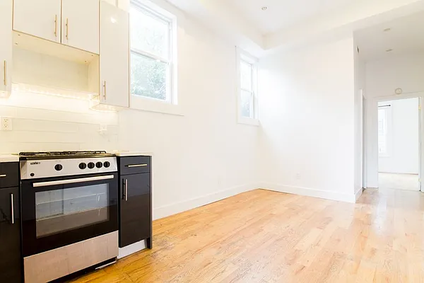 Rented by EXR | media 9