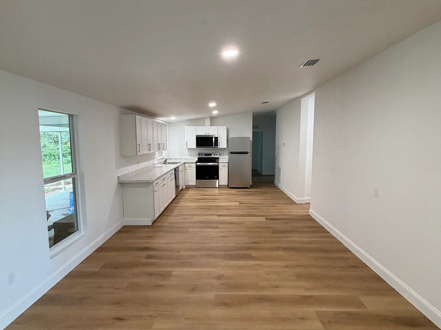 1033 Oak Ln — Photo 4