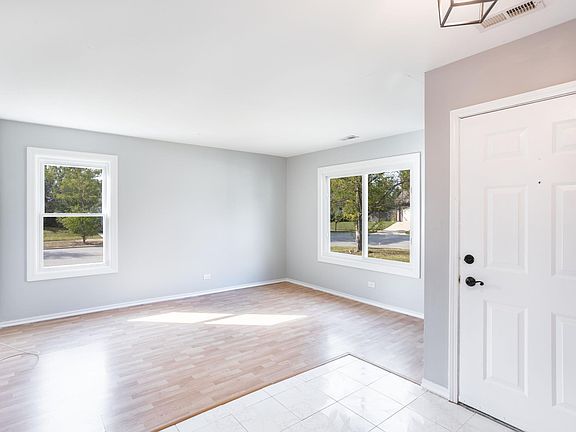 5th image of 1063 Crestwood Ln