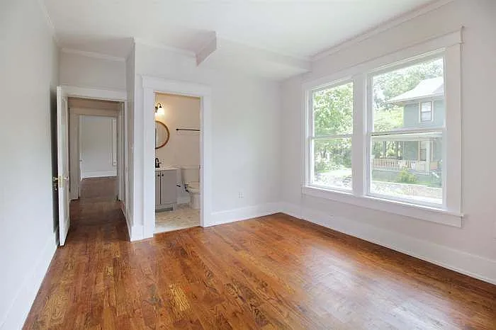 2027 Higbee Ave — Photo 6