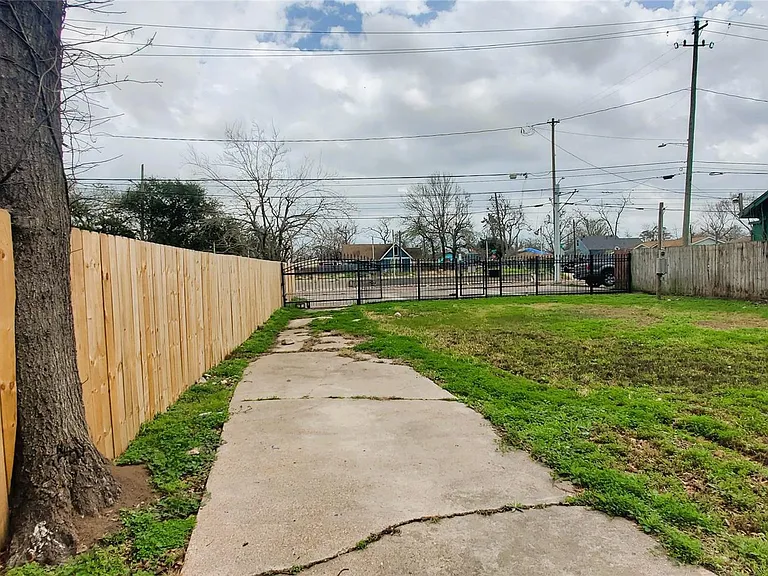 4605 Fulton St — Photo 14