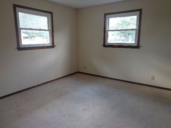 5th image of 901 Eunice Ave