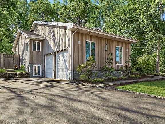 4th image of 485 Seven Ponds Towd Rd