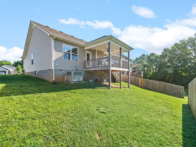 986 Guinevere Ct — Photo 24