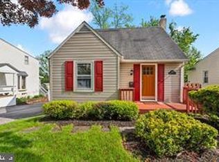 909 Old Lancaster Rd, Berwyn, PA 19312