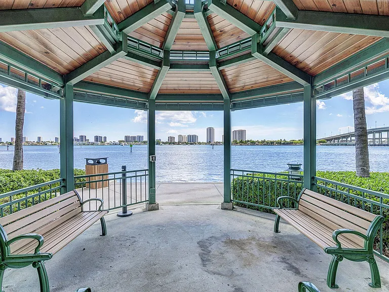 2640 Lake Shore Dr #1716 — Photo 39