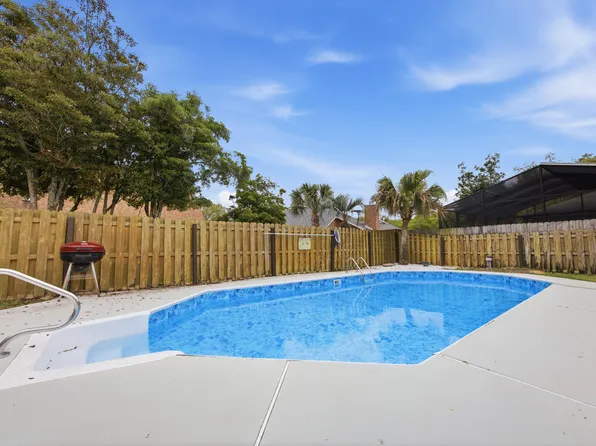 2810 Lee Trevino Ct, Shalimar, FL 32579