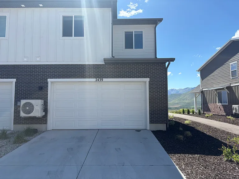2439 N Canal View Ln — Photo 3