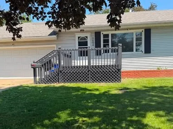 1604 34th St NE, Cedar Rapids, IA 52402