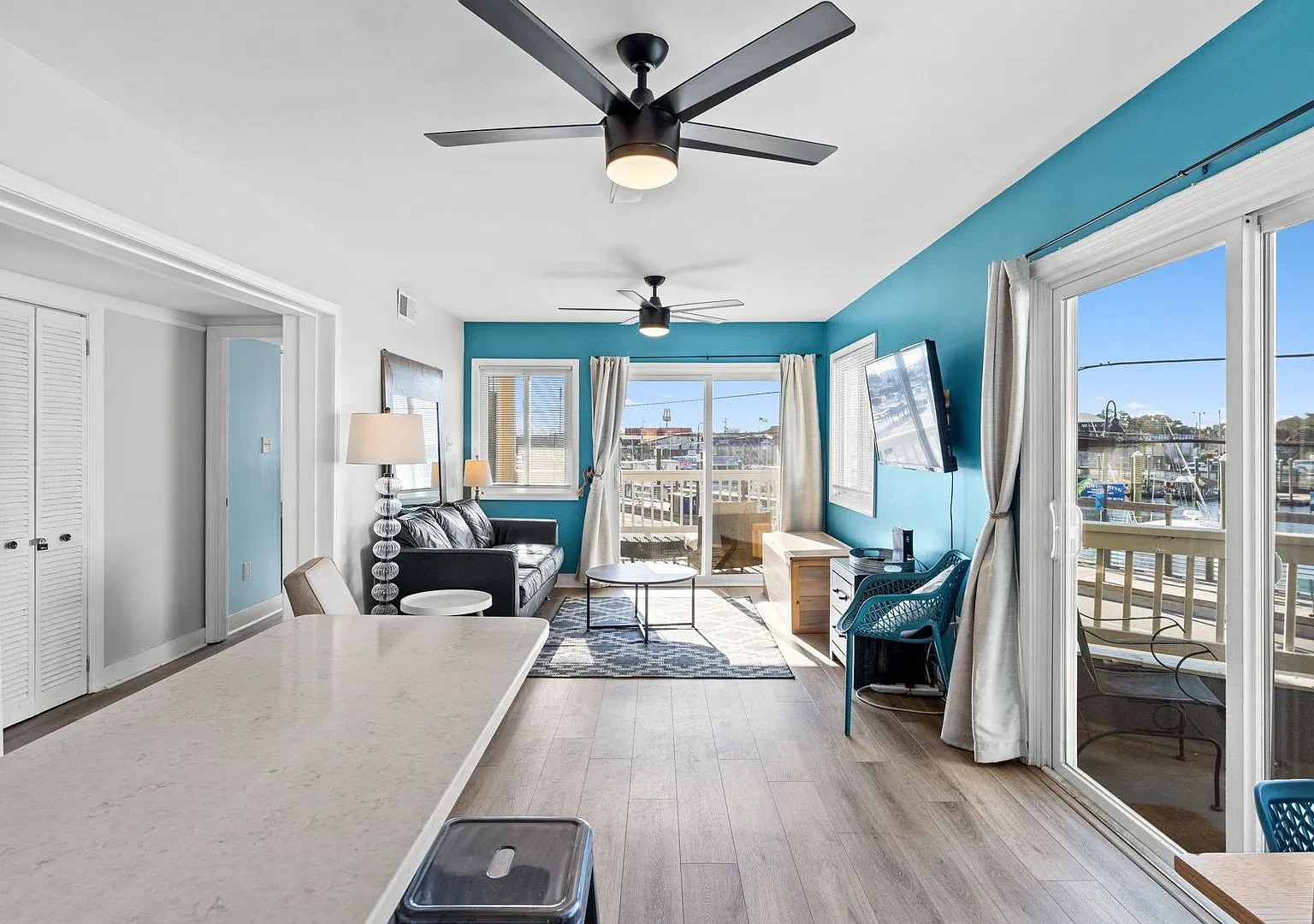 302 Canal Dr — Photo 3