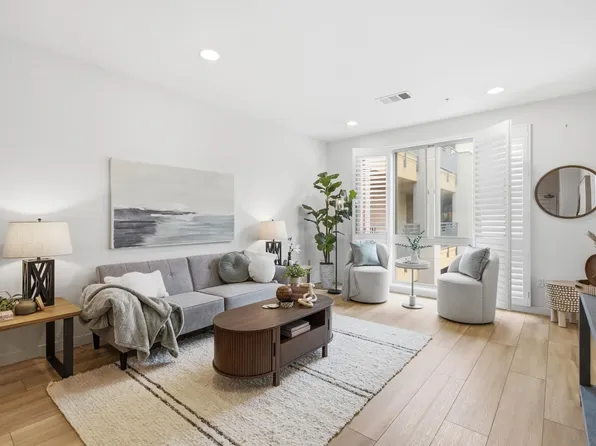 3887 Pell Pl Unit 325, San Diego, CA 92130
