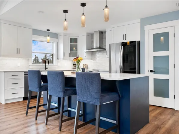 215 Portovista Dr, Halifax, NS B3V 1P4