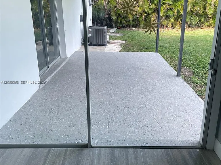 737 Sesame Ct — Photo 3