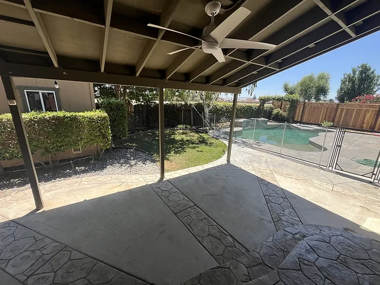 511 Bluff Dr — Photo 21