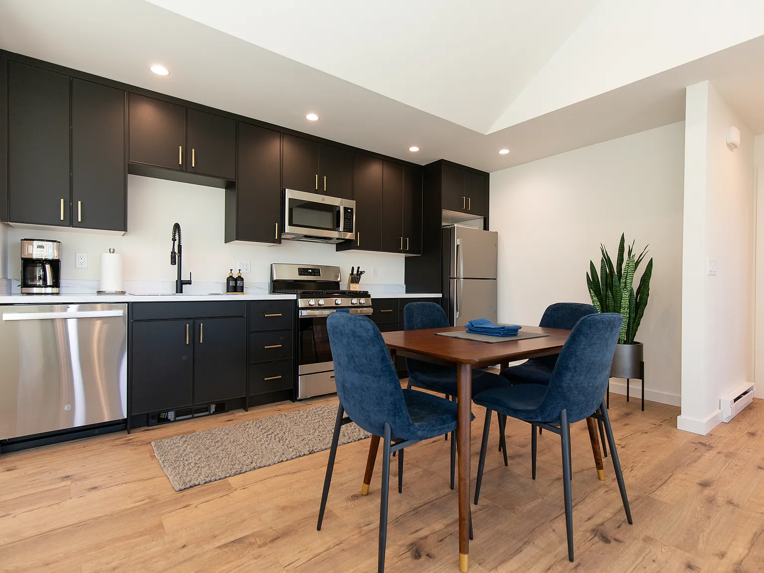 1 bed, $2,600 — Photo 4