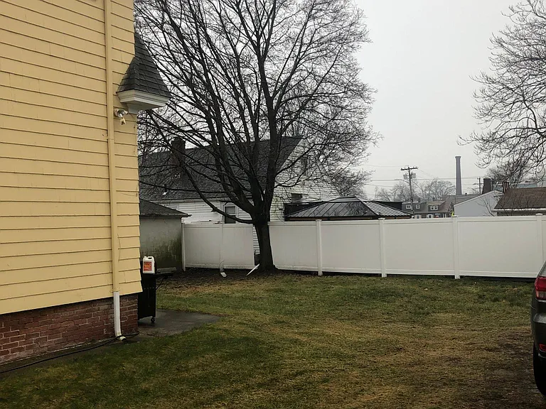 Stamford Ave — Photo 10
