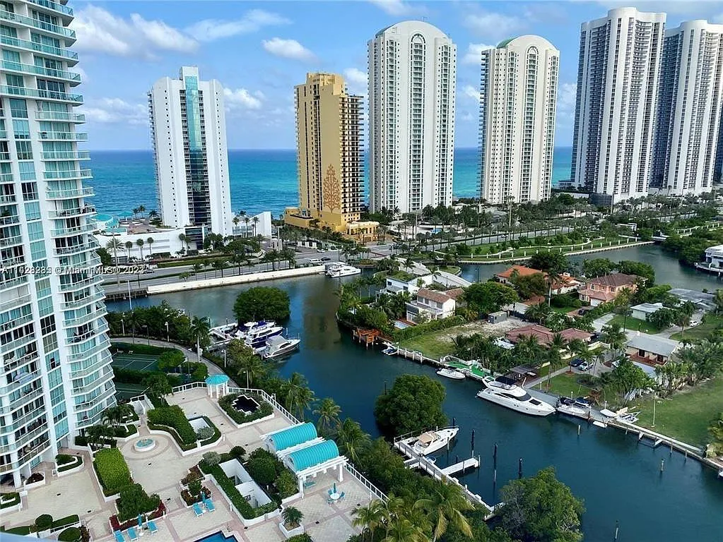 2 bed, 2.0 bath, 1604 sqft, $5,500 — Photo 3