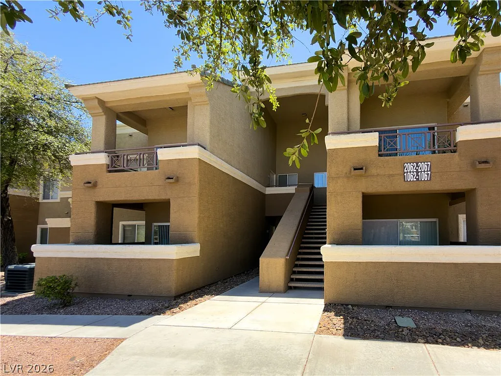 1 bed, 1.0 bath, 593 sqft, $1,199 — Photo 1