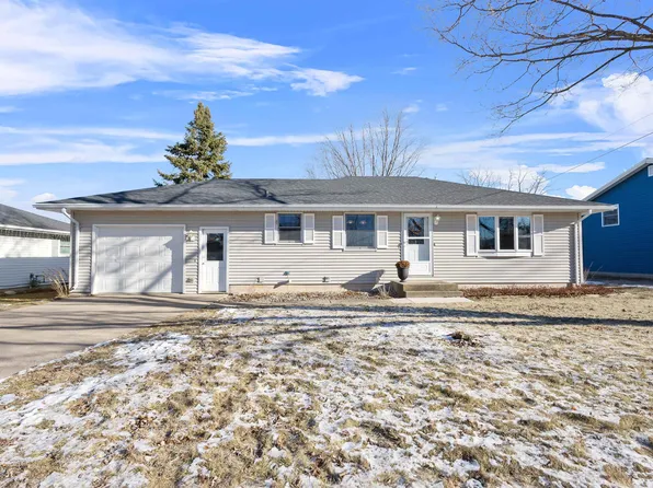 722 S Nash St, Hortonville, WI 54944