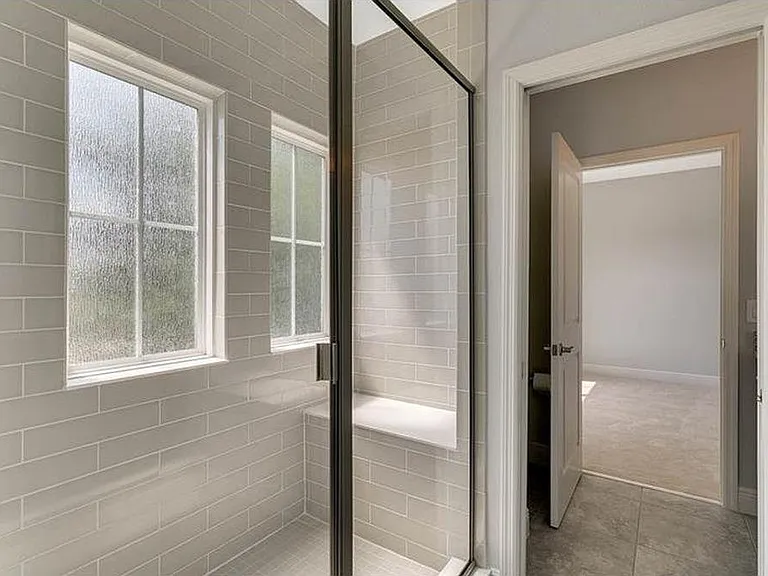 2813 Roseglen Way — Photo 10