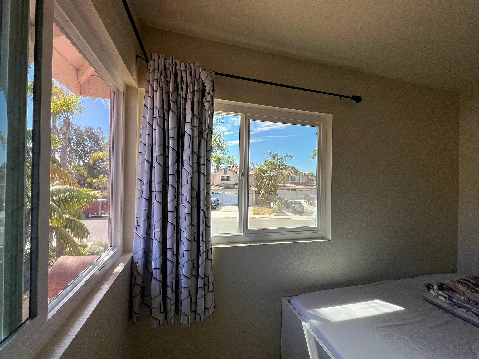 4 bed, 2.5 bath, 2102 sqft, $900 — Photo 1