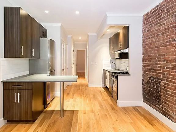 4th image of 515 W 47th St #4K