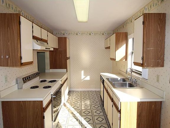 5th image of 6298 Arlington Ct