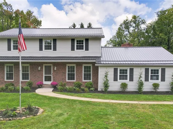 17793 Lost Trl, Chagrin Falls, OH 44023
