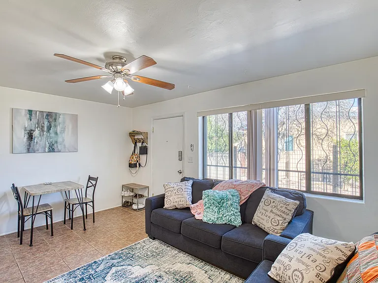 1323 E Elm St — Photo 11