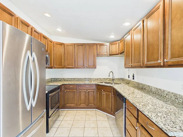 2261 W 56th Pl — Photo 11