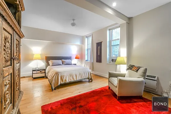 Sold by Bond New York | media 4