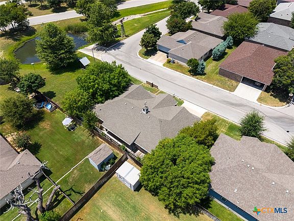 5th image of 1204 Applewood Dr E