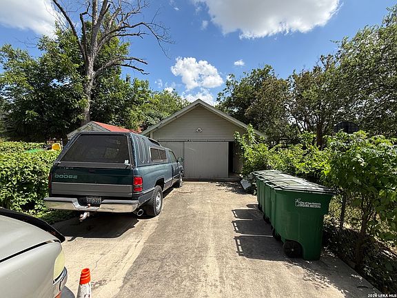 4th image of 706 E Carson