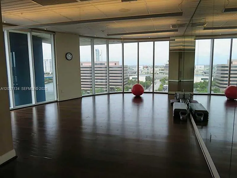 185 SW 7th St #3500 — Photo 22
