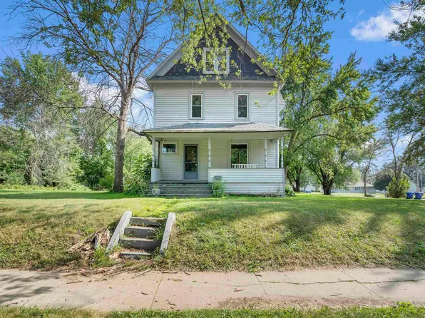 412 W Charles St, Oelwein, IA 50662