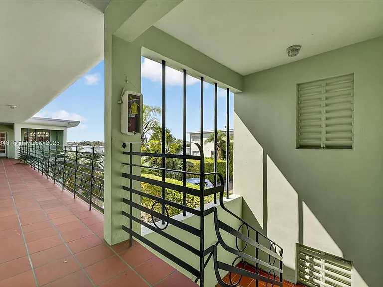 8600 Byron Ave #9 — Photo 25