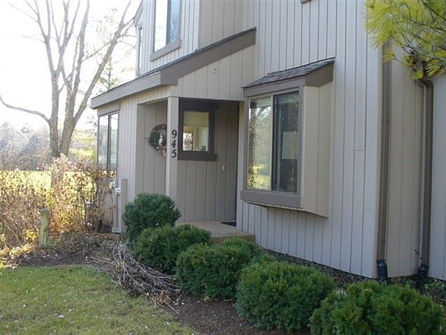 1st image of 945 Fairway Cir
