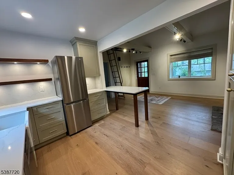 24 Lakeview Point Ave — Photo 10