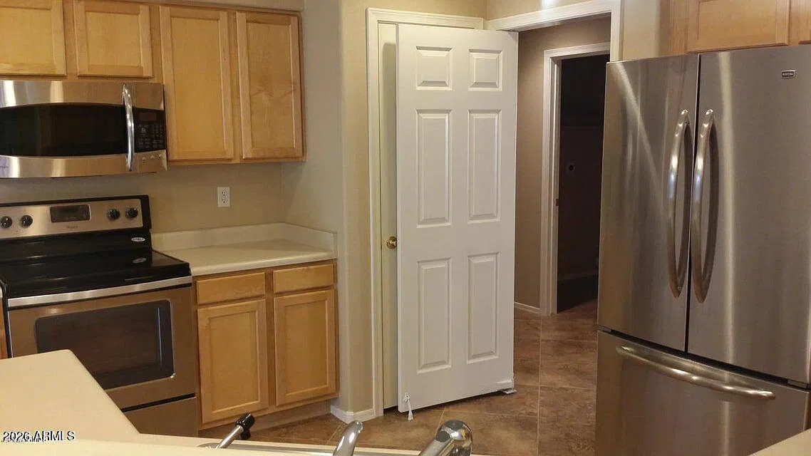 3 bed, 2.0 bath, 2059 sqft, $2,000 — Photo 4